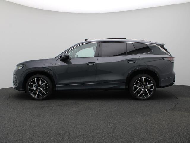 Volkswagen Tayron 1.5 eHybrid R-Line Edition 272PK DSG Pano-Schuifdak, Trekhaak, 20" LM Velgen, Navi via Apple Carplay/Android Auto, Keyless, Side Assist, Elektr. Achterklep, Stoel-stuurverwarming