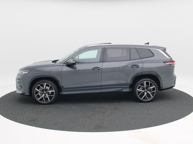 Volkswagen Tayron 1.5 eHybrid 272 Pk Automaat R-Line Edition | Panoramadak | Trekhaak | 20 Inch | Camera | Stuur- en Stoelverwarming | Full LED