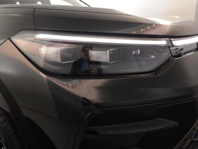 Volkswagen Tayron 1.5 eHybrid R-Line Edition 204 pk Automaat (DSG) | Verlengde garantie | Navigatie | Panoramadak | Trekhaak (wegklapbaar) | Parkeersensoren (Park assist) | Achteruitrijcamera | Stoelverwarming | R-Line |