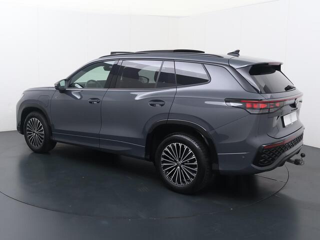 Volkswagen Tayron 1.5 eHybrid R-Line Edition | 272 PK | SoH 100% | Trekhaak | Panoramadak | Head-up display | Area view 360 graden | Harmann Kardon audio | IQ.Light HD koplampen |