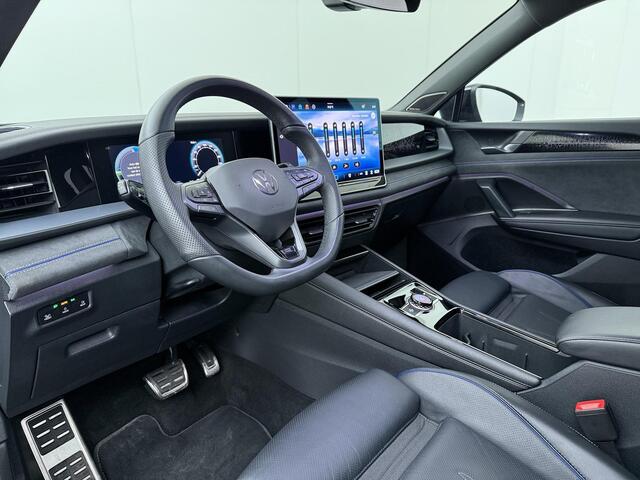 Volkswagen Tayron 1.5 eHybrid R-Line Edition | 272 PK | SoH 100% | Trekhaak | Panoramadak | Head-up display | Area view 360 graden | Harmann Kardon audio | IQ.Light HD koplampen |