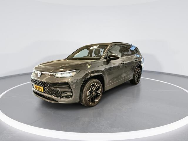 Volkswagen Tayron 1.5 eHybrid 272pk DSG R-Line Edition · Trekhaak · Panoramadak · Leder · Harman Kardon sound · Elektrische stoelen · 360 gr. Camera · Apple/Android Car Play · Head-Up Display · Garantie t/m 23-11-2029 of 100.000km