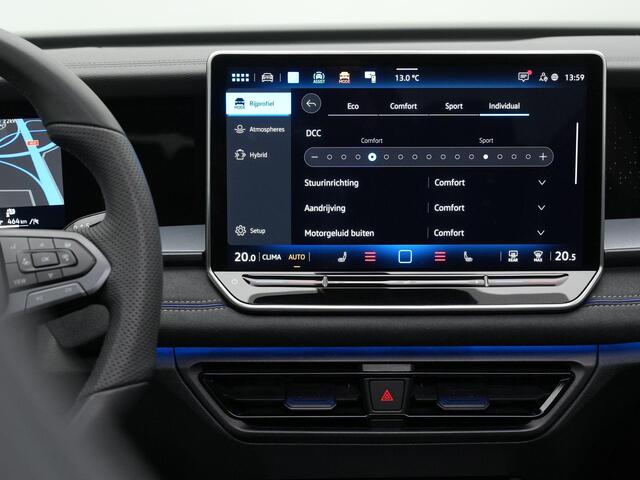 Volkswagen Tayron 1.5 eHybrid 272 pk R-Line Edition | Panoramadak | Adaptief onderstel | Stuur-/achterbankverwarming | Achteruitrijcamera | Navigatie