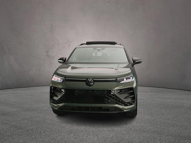 Volkswagen Tayron R-Line Edition 1.5 TSI eHybrid 272pk DSG Automaat Trekhaak, Panoramadak, Harman Kardon audo, Black style, Navigatie, Achteruitrijcamera, Adaptive cruise control