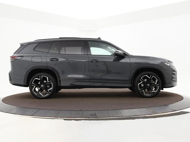 Volkswagen Tayron 1.5 eHybrid 272pk DSG R-Line Edition · Trekhaak · Panoramadak · Leder · Harman Kardon sound · Elektrische stoelen · 360 gr. Camera · Apple/Android Car Play · Head-Up Display · Garantie t/m 23-11-2029 of 100.000km