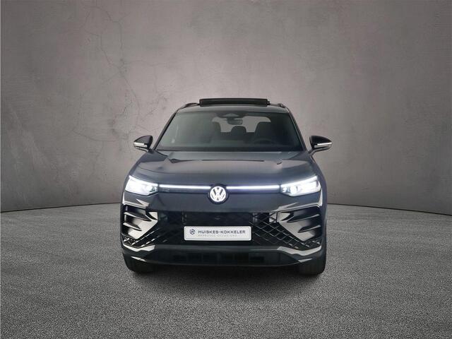 Volkswagen Tayron R-Line Edition 1.5 TSI eHybrid 272pk DSG Automaat Trekhaak, Harman Kardon audio, Panoramadak, Adaptive cruise control, Navigatie, Black style