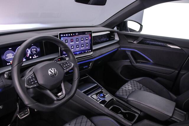 Volkswagen Tayron R-Line Edition 1.5 TSI eHybrid 204pk DSG Automaat Trekhaak, Adaptive cruise control, Panoramadak, Achteruitrijcamera, Elektrische achterklep