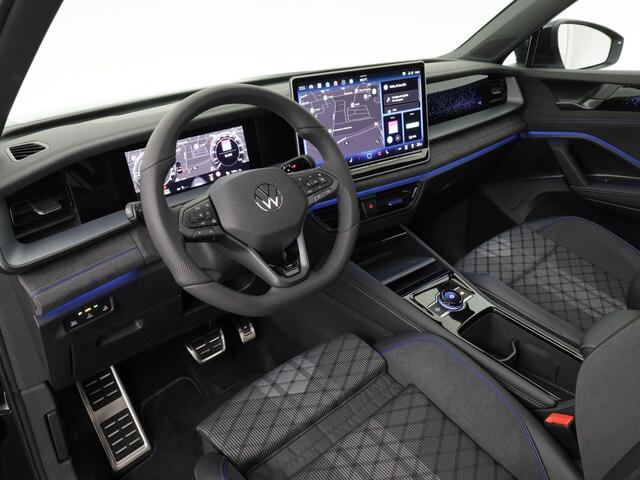 Volkswagen Tayron R-Line Edition 1.5 eHybrid 204 pk | Panoramadak | 360 camera | IQ Light | Trekhaak | Head-up display | Achterbankverwarming | 20 inch