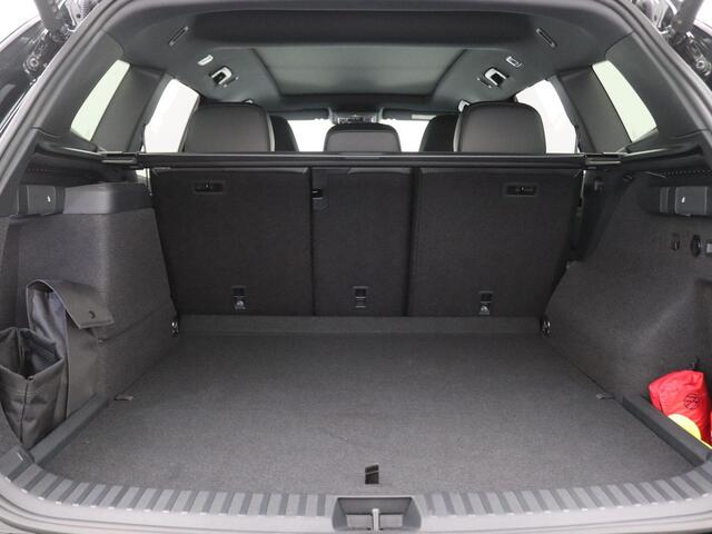 Volkswagen Tayron 1.5 eHybrid R-Line Edition 272PK DSG Pano-Schuifdak, Trekhaak, 360gr. Camera, 20" LM Velgen, Navi, Harman Kardon Audio, Keyless, Side Assist, Elektr. Achterklep, Stoel-stuurverwarming