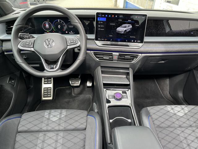 Volkswagen Tayron 1.5 eHybrid R-Line Edition / AUTOMAAT/ 2X-LINE/ GARANTIE TM 08-2029/ PANO/ ACC/ TREKHAAK/ MASSAGE/ PARK.SENSOR.V+A/ 360 CAMERA/ STUUR+STOELVERWARM.V+A/ DODEHOEK/ APP-CONNECT/ KEYLESS/ IQ.LIGHT/ ELEK.ACHTERKLEP/ 20'' LM