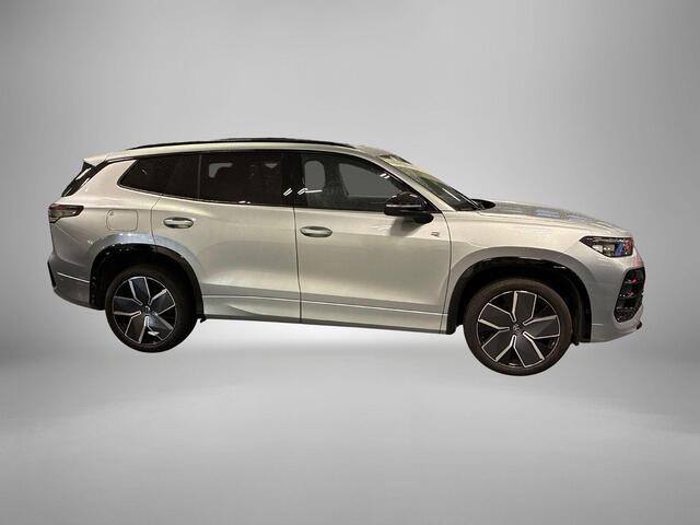 Volkswagen Tayron 1.5 272pk DSG eHybrid R-Line Edition · Panoramadak · 360 Camera · Wegklapbare Trekhaak · Stoelverwarming · Apple/Android Car Play · 20'' Inch · Garantie t/m 03-11-2029 of 100.000km
