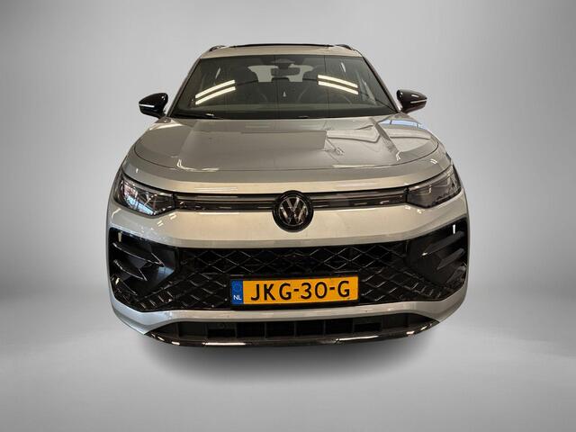 Volkswagen Tayron 1.5 eHybrid 272pk DSG R-Line Edition · Panoramadak · Inklap. Trekhaak · 360 Camera · Matrix LED · Stuur- & Stoelverwarming · Keyless · Garantie t/m 03-11-2029 of 100.000km