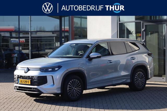 Volkswagen Tayron 1.5 eHybrid Life Edition PL ¤863 p/m* 150KW/204PK, Snelladen 40KW mogelijk, 60 mnd 100.000km garantie, Navigatie, 18" LMV All season, wegklapbare trekhaak, stoelverwarming, DCC, adaptief onderstel, privacy glas, chrome dakrail, camera, side assist, ACC 3