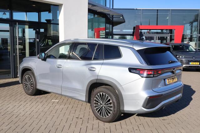 Volkswagen Tayron 1.5 eHybrid Life Edition PL ¤863 p/m* 150KW/204PK, Snelladen 40KW mogelijk, 60 mnd 100.000km garantie, Navigatie, 18" LMV All season, wegklapbare trekhaak, stoelverwarming, DCC, adaptief onderstel, privacy glas, chrome dakrail, camera, side assist, ACC 3