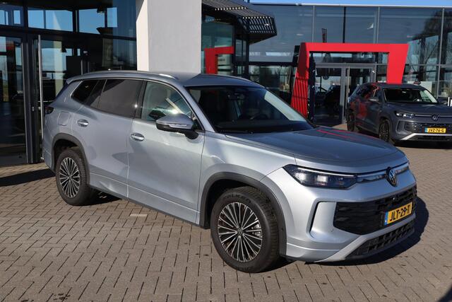 Volkswagen Tayron 1.5 eHybrid Life Edition PL ¤863 p/m* 150KW/204PK, Snelladen 40KW mogelijk, 60 mnd 100.000km garantie, Navigatie, 18" LMV All season, wegklapbare trekhaak, stoelverwarming, DCC, adaptief onderstel, privacy glas, chrome dakrail, camera, side assist, ACC 3