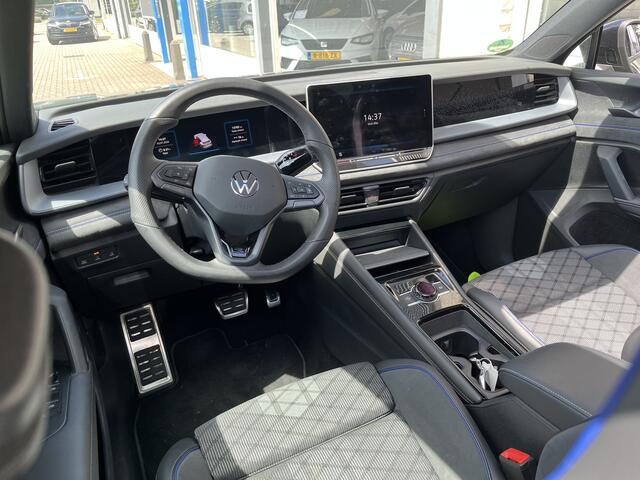 Volkswagen Tayron 1.5 eHybrid R-Line / AUTOMAAT/ 272 PK/ GARANTIE TM 7-2030/ TREKHAAK/ PANO/ BLACK STYLE/ 360 CAMERA/ CRUISE/ NAVI/ APP-CONNECT/ STOELVERWARMING/ 20" LMV