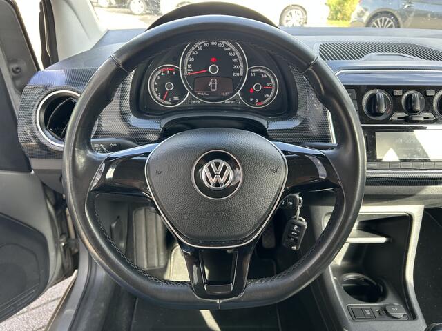 Volkswagen UP! 1.0 BMT high up! 50% Deal 3.225,- ACTIE Stoelverwarming / Airco / Telefoon