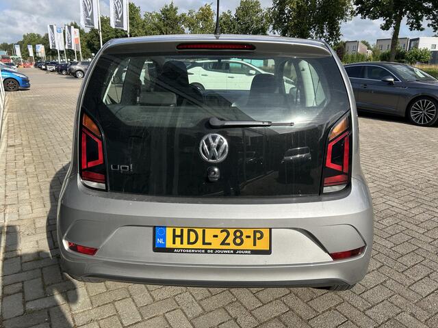 Volkswagen UP! 1.0 BMT high up! 50% Deal 3.225,- ACTIE Stoelverwarming / Airco / Telefoon