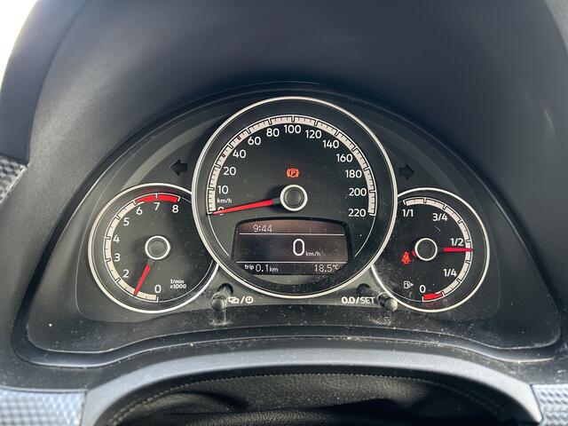 Volkswagen UP! 1.0 BMT high up! 50% Deal 3.225,- ACTIE Stoelverwarming / Airco / Telefoon