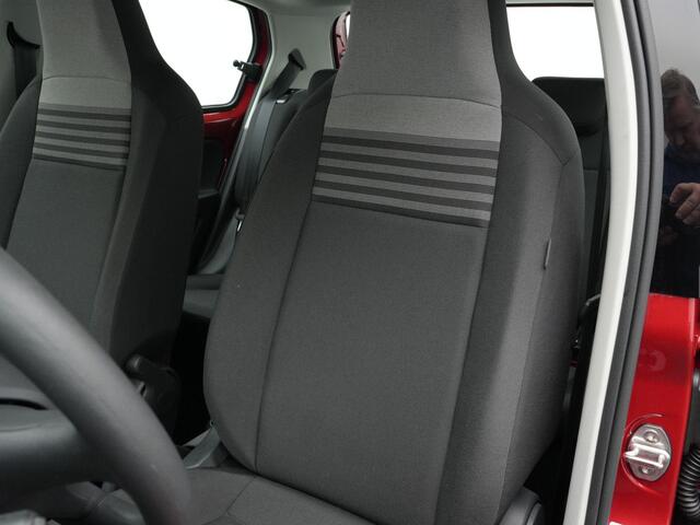 Volkswagen UP! 1.0 | LED dagrijverlichting | Achteruitrijcamera | Parkeersensoren achter | Achteruitrijcamera | Cruise Control | Airco | DAB