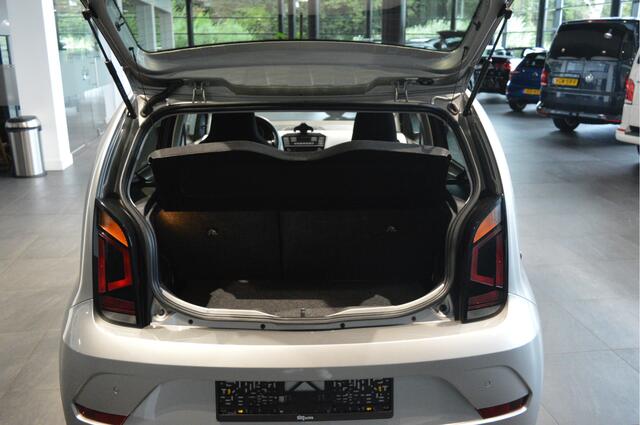 Volkswagen UP! 1.0 MOVE clima cruise camera pdc lichtmetaal !!