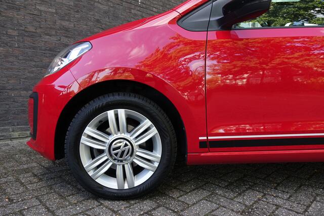 Volkswagen UP! 1.0 BMT up! beats, panoramadak, airco, PDC, Cruise control, Camera All season banden