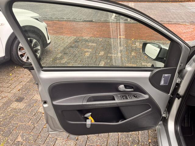 Volkswagen UP! 1.0 BMT move up!