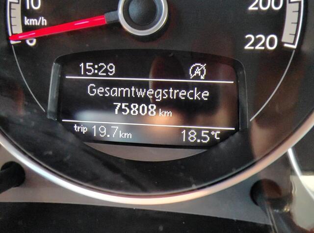 Volkswagen UP! 1.0 60pk BMT move up! Cruise Control Stoelverwarming Climate Control