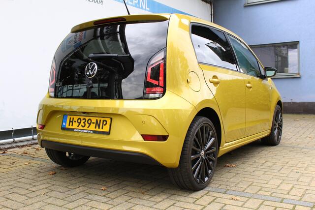 Volkswagen UP! 1.0 R-Line | Incl. 12 maanden Garantie | 1e Eigenaar | Cruise controle | Achteruitrijcamera | Parkeersensoren achter | Climate controle | Lane assist | DAB | 17 Inch LMV | Bluetooth | Stuurwiel multifunctioneel | Origineel NL Auto | NAP |