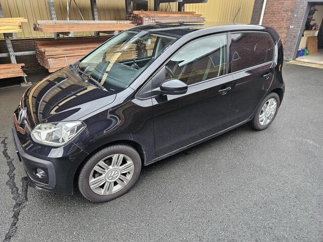 Volkswagen UP! 1.0 BMT high up! | Panoramadak | Cruise Control | Camera | Stoel Verwarming | Sensoren | Bluetooth | 15 Inch