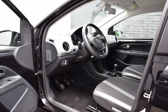 Volkswagen UP! 1.0 BMT high up! 60PK | Org. NL | BOVAG Garantie | Cruise Control | Airco | Bluetooth Telefoonverbinding | 15'' Velgen | Parkeersensoren Achter | LED Dagrijverlichting |