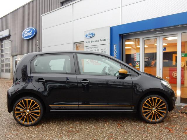 Volkswagen UP! 1.0 BMT high up! Color | Camera | Stoelverwarming | 17-Inch | Trekhaak | ISOFIX | Cruise |