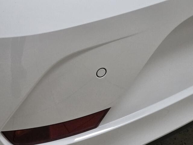 Volkswagen UP! 1.0 BMT move up!/ 5-Drs/ Camera/ PDC/ Cruise!/ Maps + More/ Airco/ C.V. Afstand/ Elek. ramen/ Isofix/ Bluetooth/ Armsteun/ Multi. LEDER. Stuur/ LED Dagrijverl.