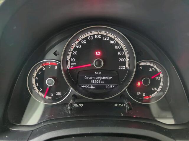 Volkswagen UP! 1.0 BMT high up! Winter Stoelverwarming / Parkeersensoren / Bluetooth / Airco / El. ramen en Spiegels