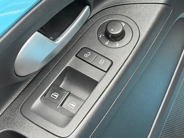 Volkswagen UP! 1.0 Active 5-deurs | Stoelverwarming | Lichtmetalen velgen | Extra getint glas | Bluetooth | Airco | Rijklaar incl. 1 jaar Bovag garantie