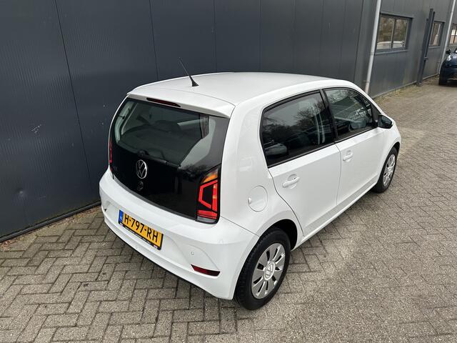 Volkswagen UP! 1.0 BMT move up! | Aur Camera | Clima