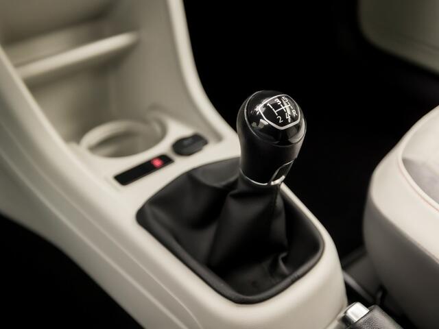 Volkswagen UP! 1.0 High Up Sport (AIRCO, BLUETOOTH, SPORTSTOELEN, GETINT GLAS, LM VELGEN, MULTIFUNCTIONEEL STUURWIEL, NIEUWSTAAT)