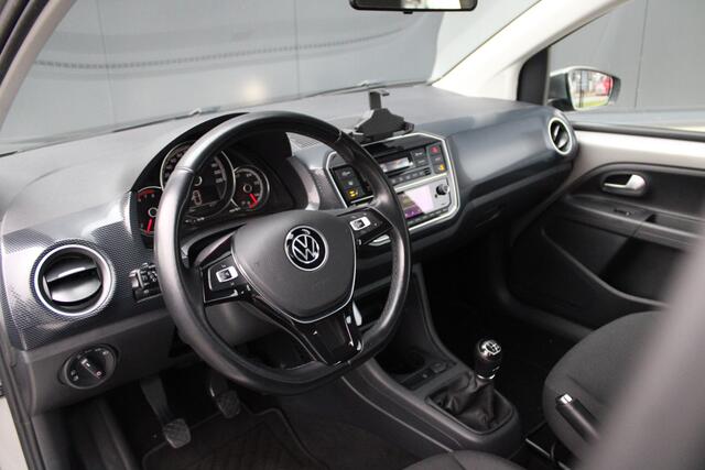 Volkswagen UP! 1.0 - Airco Auto - Camera - Stoelverwarming - Cruise - Bluetooth - PDC - Rijklaar