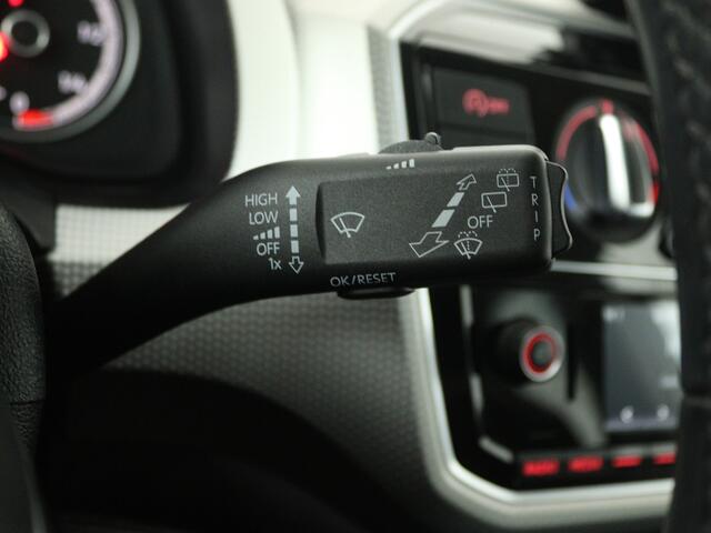 Volkswagen UP! 1.0 BMT high up! | Cruise control | Airco | Radio met bluetooth | Parkeersensoren achter | LM velgen |