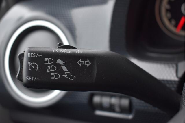 Volkswagen UP! 1.0 Camera, Cruise, PDC, Climate control