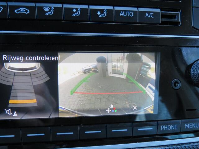 Volkswagen UP! 1.0 / Camera / Clima / Navigatie / BOVAG garantie