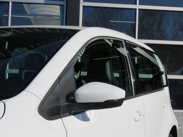 Volkswagen UP! 1.0 / Camera / Clima / Navigatie / BOVAG garantie