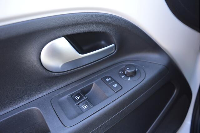 Volkswagen UP! 1.0 75PK BMT high up! Airco / Lmv 16" / Pdc / Priv.glass