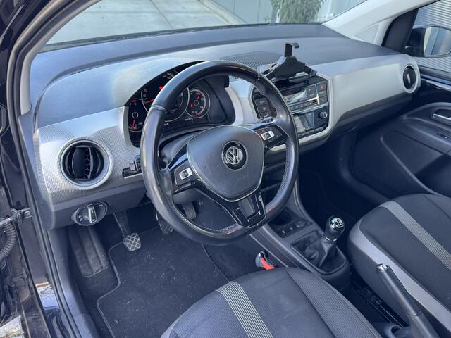 Volkswagen UP! 1.0 MPI 60 pk BMT high up! Stoelverwarming Cruise control Camera DAB
