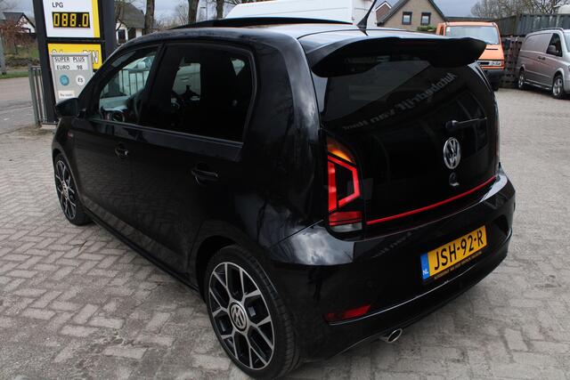 Volkswagen UP! 1.0 TSI GTI Achteruitrijcamera, Stoelverwarming, Parkeersens. A, Panoramadak, Beats Audio, Cruise control, Climate control, 17" LMV