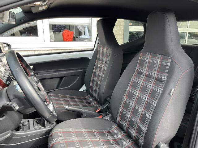 Volkswagen UP! 1.0 TSI GTI / CRUISE/ STOELVERWARMING/ PARKEERSENSOREN/ CAMERA/ BEATS AUDIO/ AIRCO/ BLUETOOTH/ DAB/ 17'' LMV