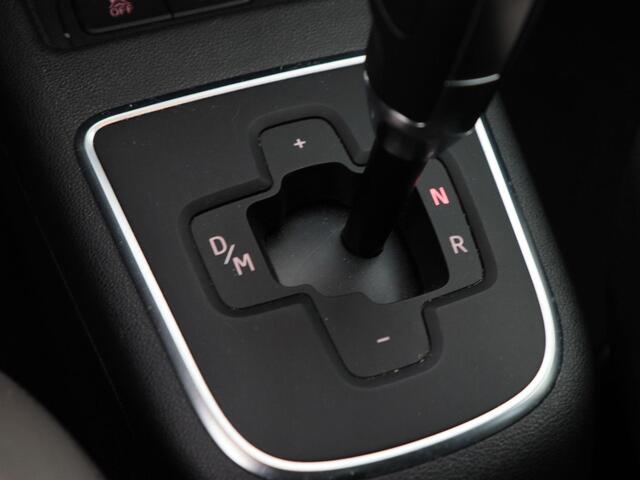 Volkswagen UP! 1.0 BMT high up! Automaat | Stoelverwarming | Cruise Control | DAB | Bleutooth | Cimatronic | Elektrische Ramen | Verwarmbare Spiegels | 16 Inch | 80.277 Km !!