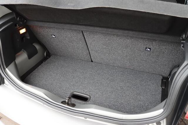 Volkswagen UP! 1.0 TSI 140 PK BMT high up! | Stoelverwarming | Camera | AC | Cruisecontrol