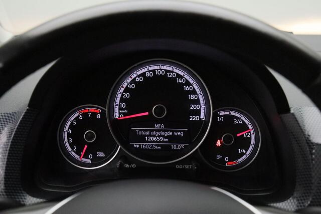 Volkswagen UP! 1.0 BMT move up! 2017 NAP | Camera | Cruise control | Bluetooth | Climate control | Dealer onderhouden | 2 Sleutels | Lichtsensor | Parkeersensoren