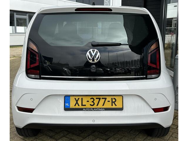 Volkswagen UP! 1.0 BMT high up! NL AUTO | Zeer Nette Staat | 2e Eigenaar | Luxe Stoelen | Stoelverwarming | Cruise Control | Climate Control | 5 Deurs | Lichtmetalen Velgen | Armsteun | APK tot 25-03-2027 | DAB |